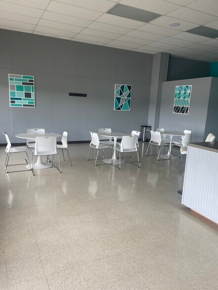 More Photos Of 2124 S Highway 501, Marion Auto Dealership For Lease