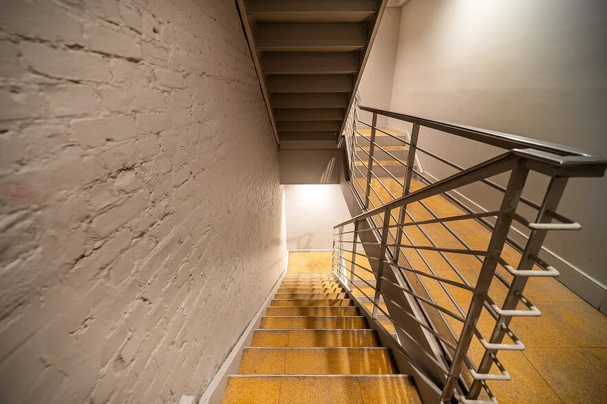 More Photos Of 111 W 17th St, New York Storefront Retail Office For Sale