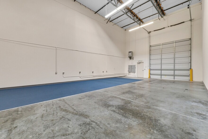 More Photos Of 64-76 Maxwell, Irvine Light Manufacturing For Lease