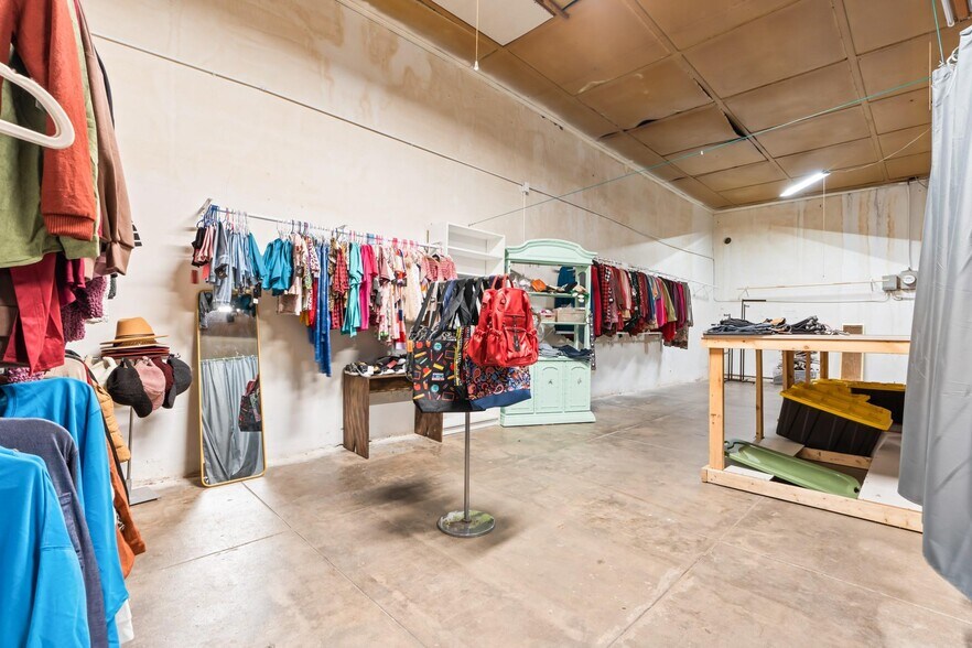 More Photos Of 104 W Elm St, Hillsboro Storefront Retail Office For Lease