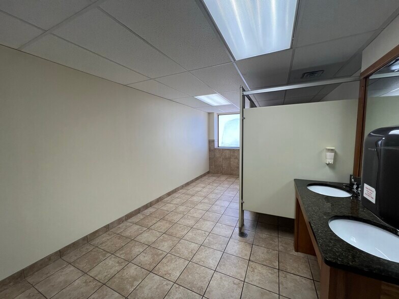 More Photos Of 1100 Washington Ave, Carnegie Office For Lease