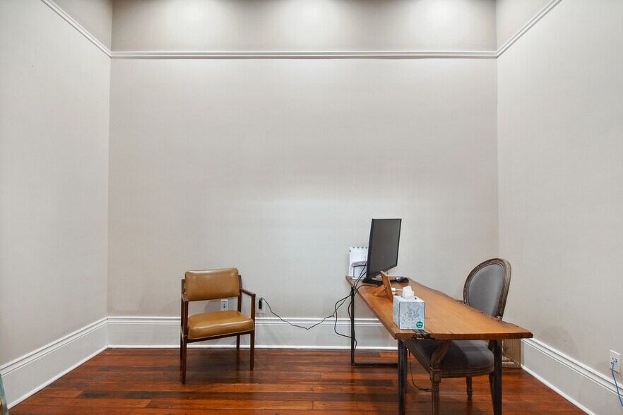 More Photos Of 5631 Magazine St, New Orleans Office For Sale