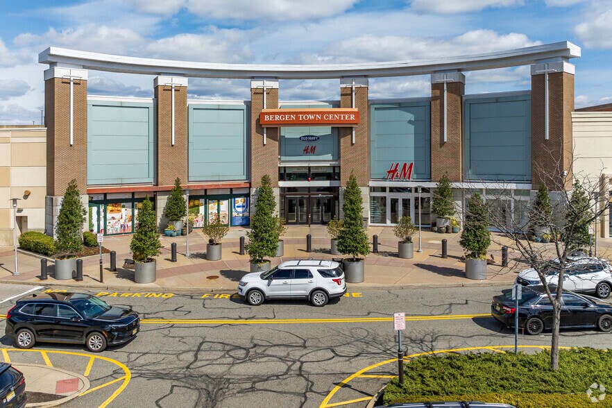 More Photos Of 1 Bergen Town Ctr, Paramus General Retail For Lease