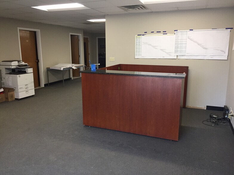 More Photos Of 1665-1695 Elk Blvd, Des Plaines Office For Lease