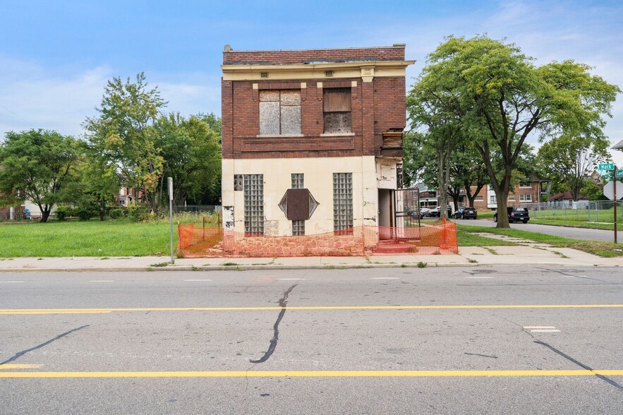 Primary Photo Of 6845 Mack Ave, Detroit Storefront Retail Residential For Sale