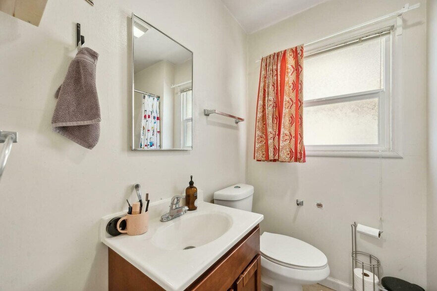 More Photos Of 1412-1416 9th St, Berkeley Apartments For Sale