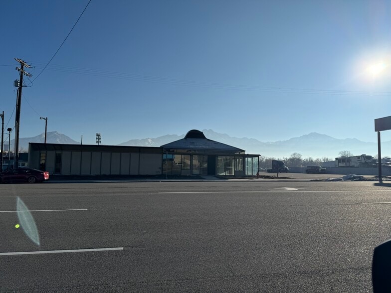 More Photos Of 4285 S State St, Salt Lake City Showroom For Sale