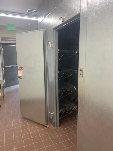 More Photos Of 1725 Spruce St, Riverside Restaurant For Lease