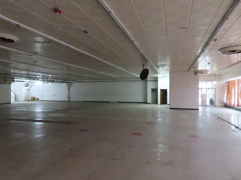 More Photos Of 4335 Oakton St, Skokie Freestanding For Lease