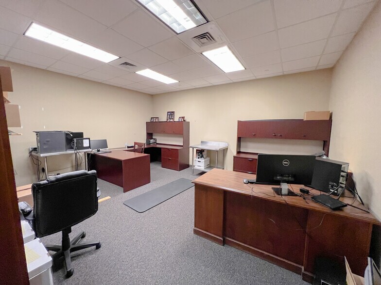 More Photos Of 17420 Highway 190 E, Hammond Showroom For Lease