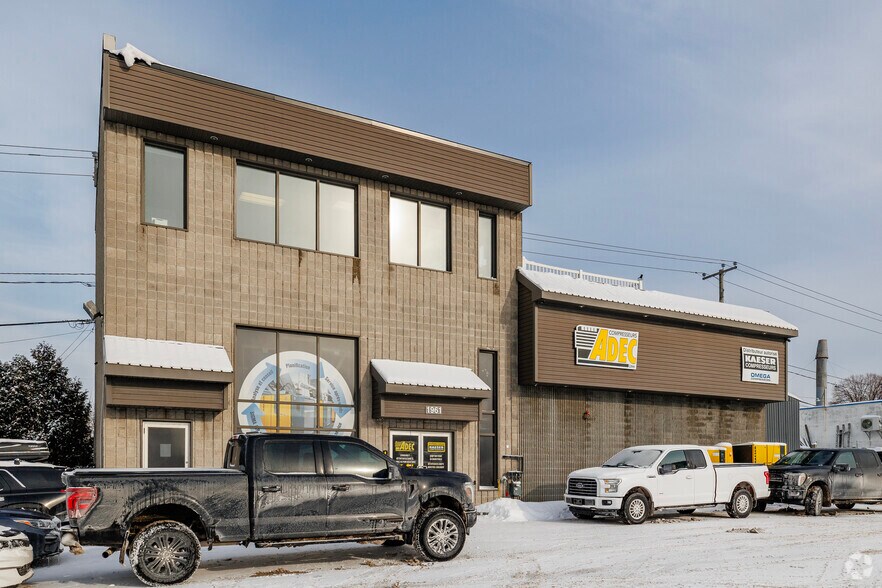 Primary Photo Of 1961 Boul Des Laurentides, Laval Auto Repair For Sale