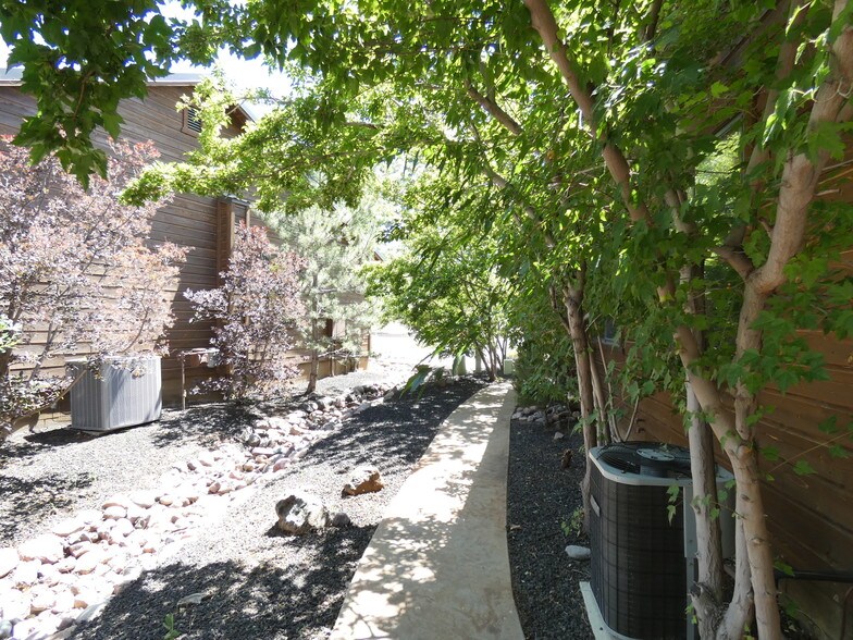 More Photos Of 541 N Clark Rd, Show Low Office For Lease