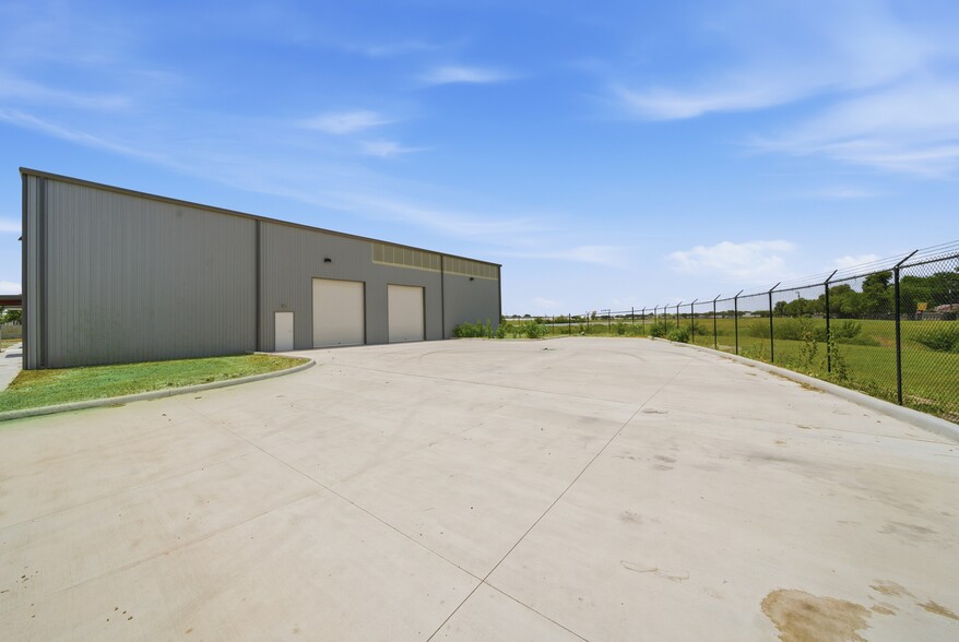 More Photos Of 13600 S Gessner Rd, Missouri City Warehouse For Sale