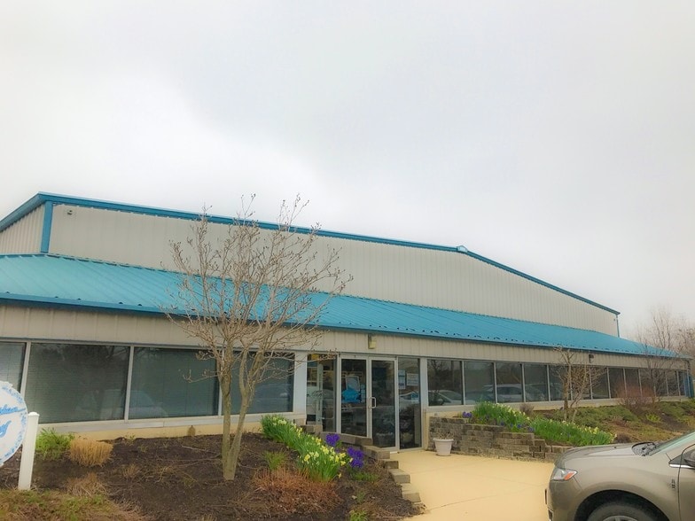 Primary Photo Of 3 Pequignot Dr, Pierceton Warehouse For Sale