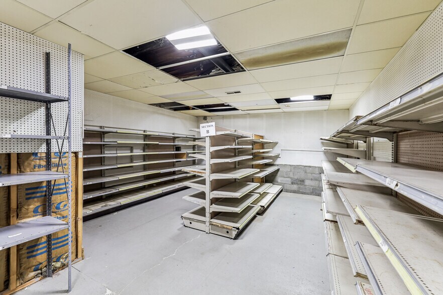 More Photos Of 3939 E 14th St, Des Moines Warehouse For Sale