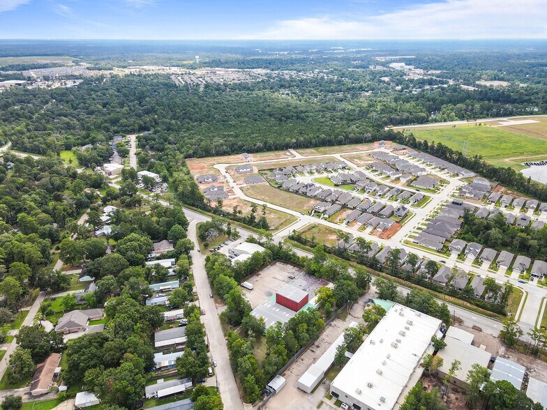 More Photos Of 1625 Airport Rd, Conroe Warehouse For Sale