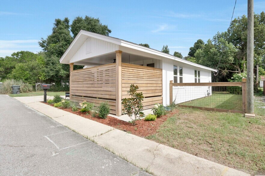 More Photos Of 6682 Ravine St, Milton Office Residential For Sale