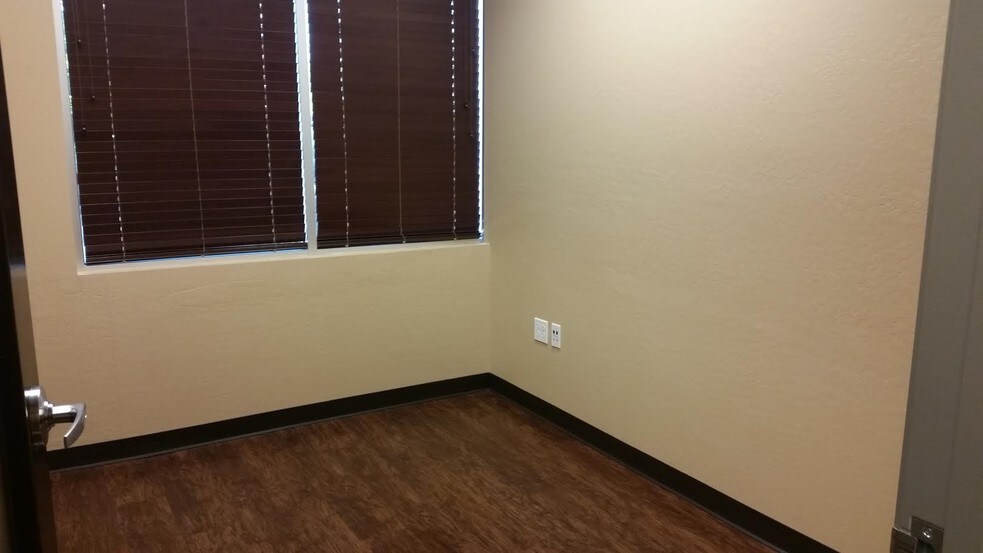More Photos Of 333 N Dobson Rd, Chandler Office For Sale