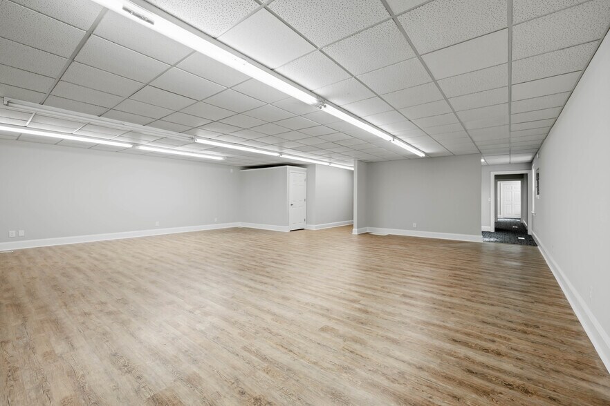 More Photos Of 504 W Broad St, Dunn Office For Sale