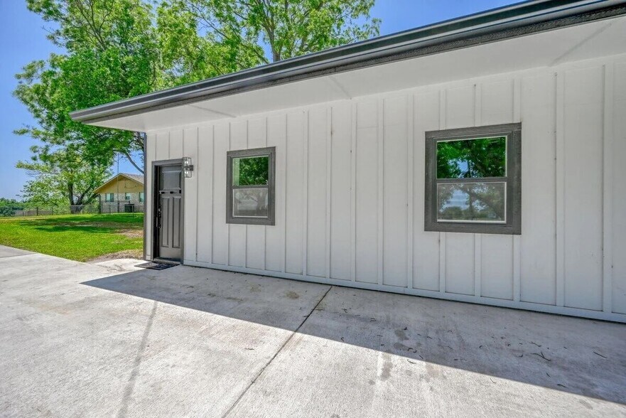 More Photos Of 3120 River Oaks Dr, Kingsland Specialty For Sale