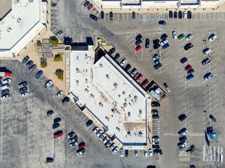 More Photos Of 4200--4320 W Illinois Ave, Midland Unknown For Lease