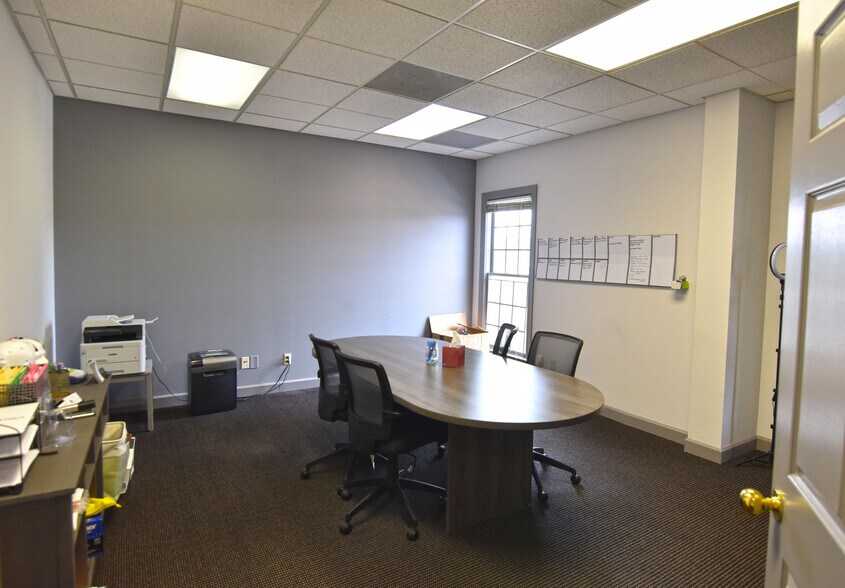 More Photos Of 2021 Richard Jones Rd, Nashville Office For Lease