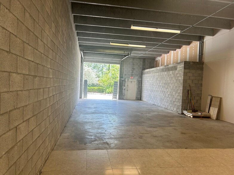 More Photos Of 10002-10192 NW 50th St, Sunrise Light Distribution For Lease