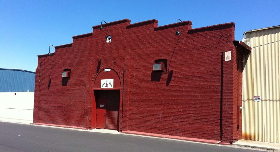 More Photos Of 221 Oak St, Manteca Warehouse For Sale