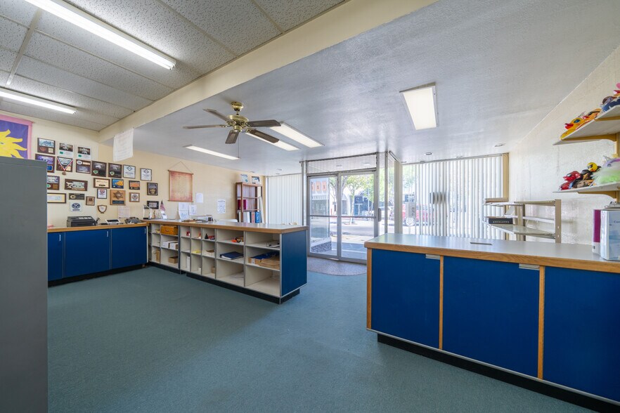 More Photos Of 656 W Lancaster Blvd, Lancaster Restaurant For Sale