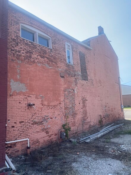 More Photos Of 60-64 Saline St, Petersburg Storefront Retail Residential For Sale
