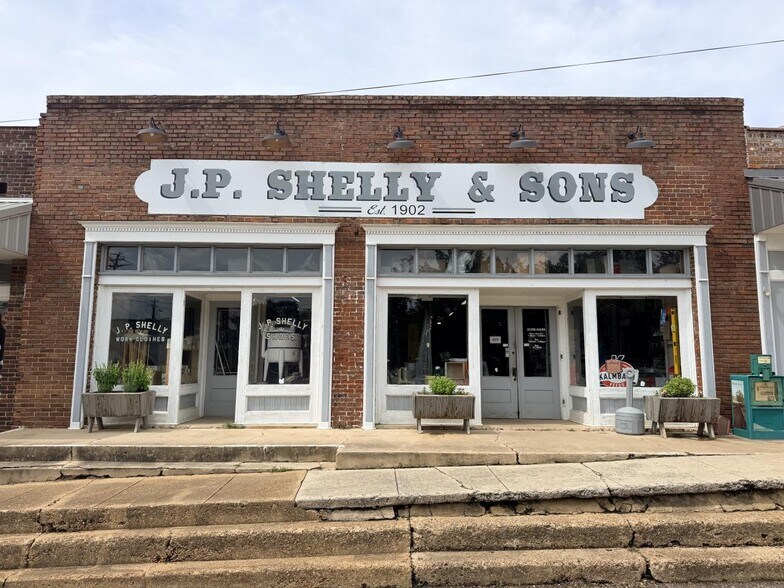 More Photos Of 114 Dogwood Ave, Middleton Auto Repair For Sale