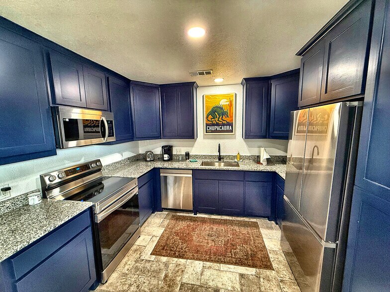 More Photos Of 537 Aviator Dr, Fort Worth Airplane Hangar For Sale