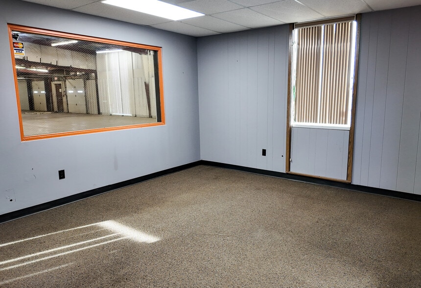 More Photos Of 1409 N K Ave, Sioux Falls Warehouse For Sale