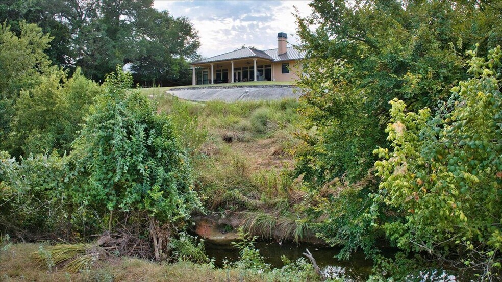 More Photos Of 307 S Washington St, Fredericksburg General Retail For Sale