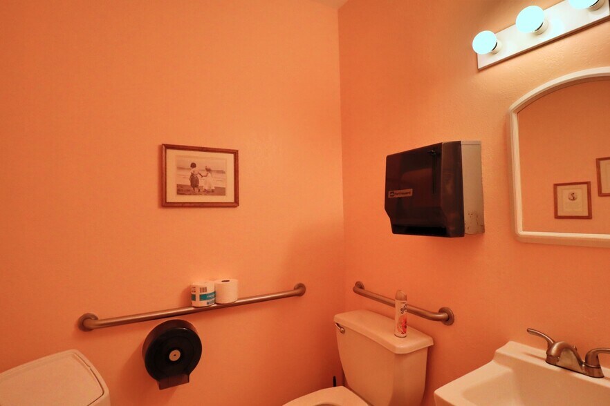 More Photos Of 25202 Island Pines Dr, Waves Restaurant For Sale