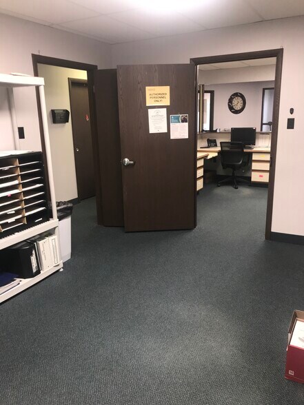 More Photos Of 227 N Jefferson St, New Castle Medical For Sale