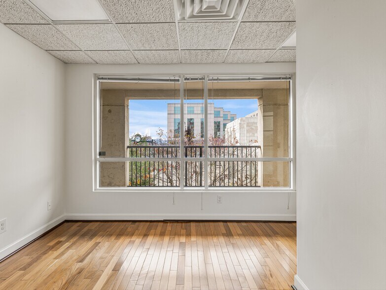 More Photos Of 70 Wall St, Asheville Office For Lease