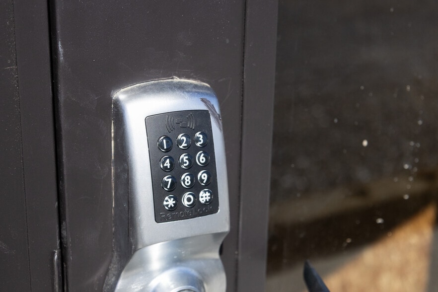 More Photos Of 309 E Springbrook Dr, Johnson City Flex For Lease