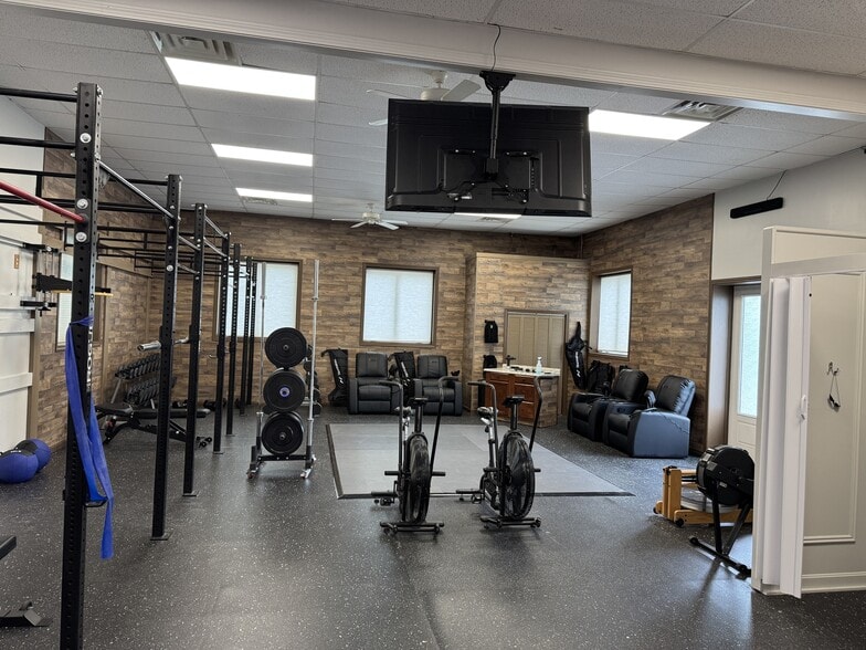 More Photos Of 55-R Main St, Kingston General Retail For Sale