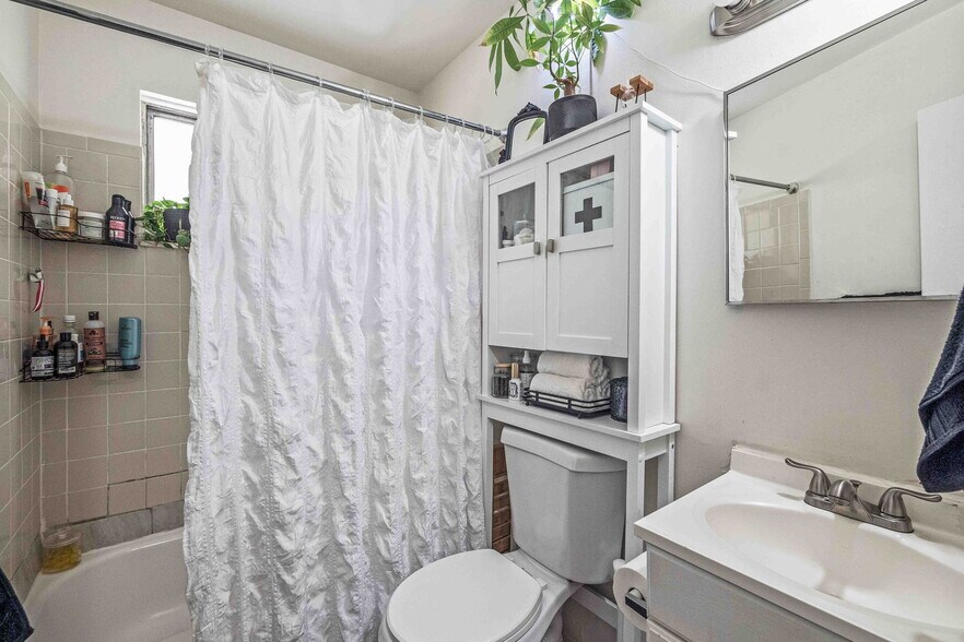 More Photos Of 10660 E Holly Rd, Davisburg Apartments For Sale