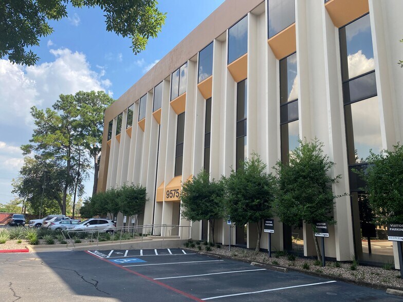 More Photos Of 9575 Katy Fwy, Houston Office For Lease