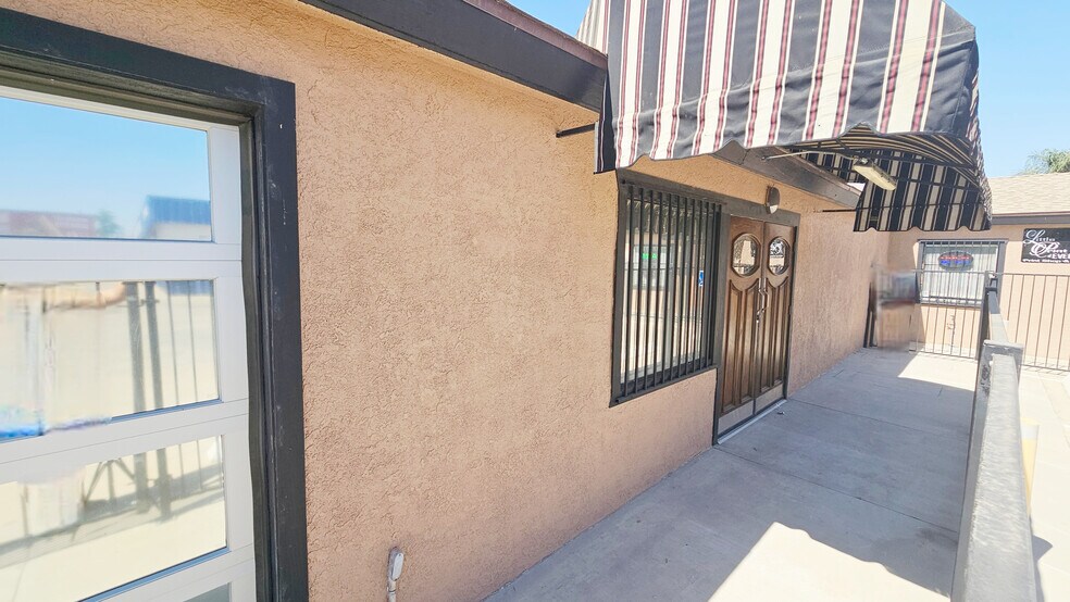 More Photos Of 306-308 Roberts Ln, Bakersfield Storefront Retail Residential For Sale
