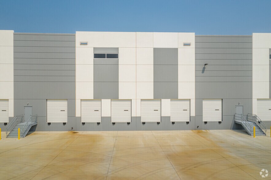 More Photos Of 5590 S Buckner Blvd, Mesquite Distribution For Lease