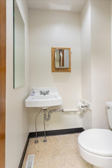 More Photos Of 127 Pearl St, Council Bluffs Office For Lease