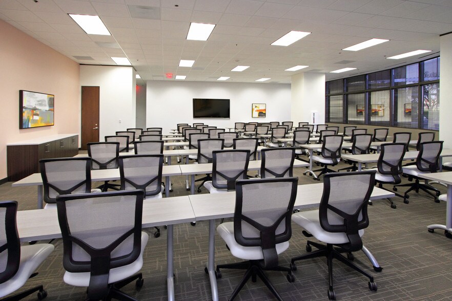 More Photos Of 2777 N Stemmons Fwy, Dallas Office For Lease