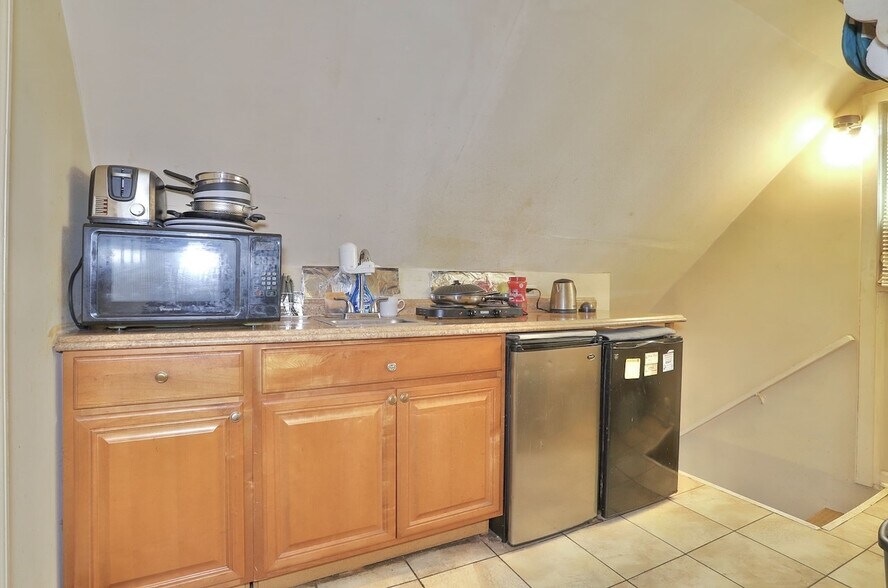 More Photos Of 71 Honiss St, Belleville Apartments For Sale