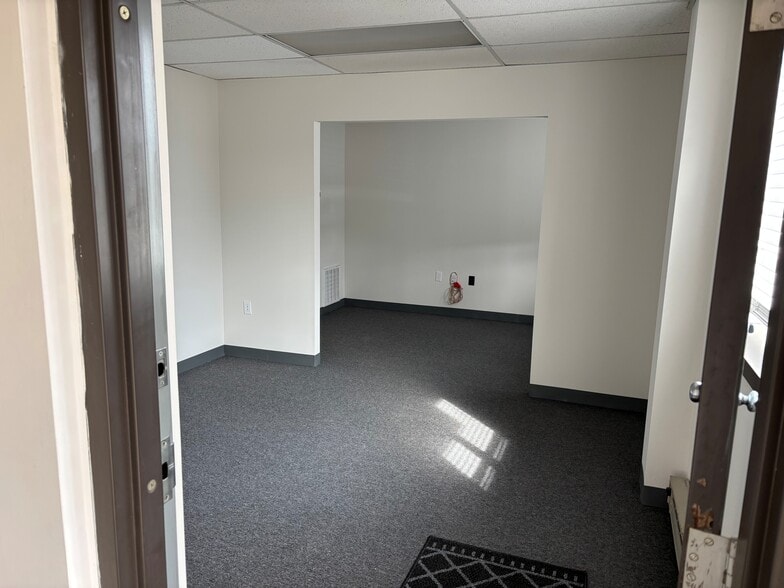 More Photos Of 150 New Boston St, Woburn Research And Development For Lease