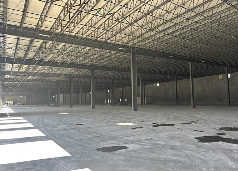 More Photos Of 4001 Quivira dr, Laredo Warehouse For Lease