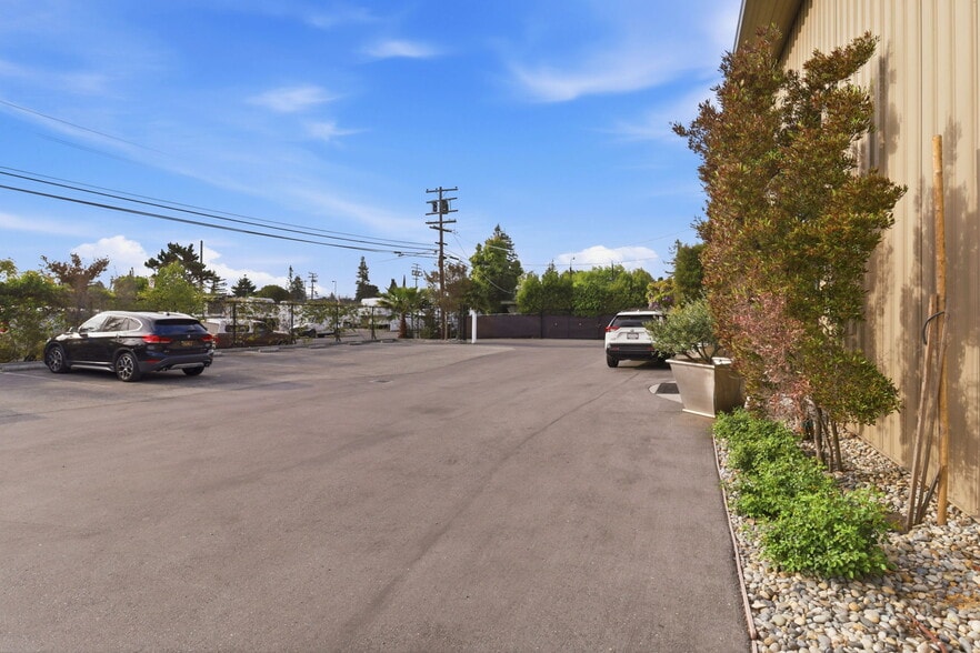 More Photos Of 741-751 Barron Ave, Redwood City Warehouse For Lease