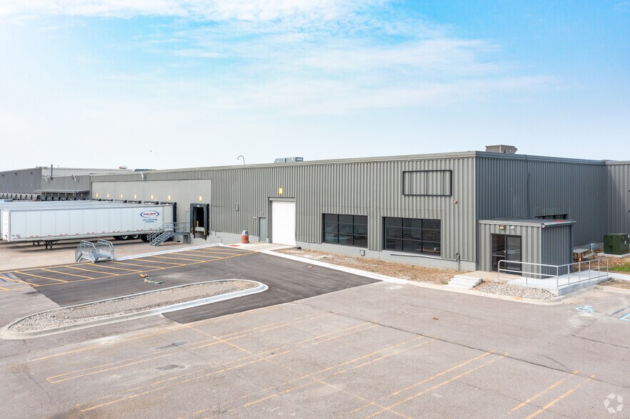 More Photos Of 31774-31778 Enterprise Dr, Livonia Manufacturing For Lease